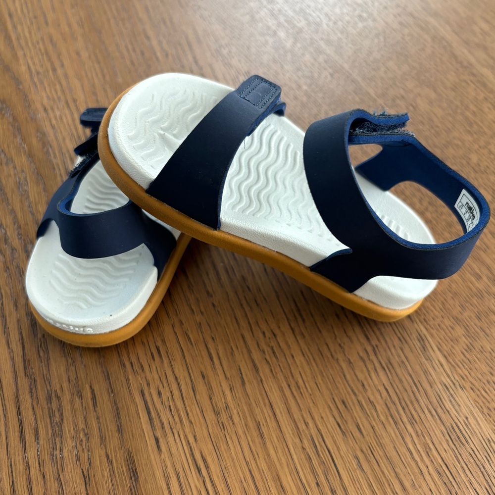 Native Charley Sandals C7 NWOT